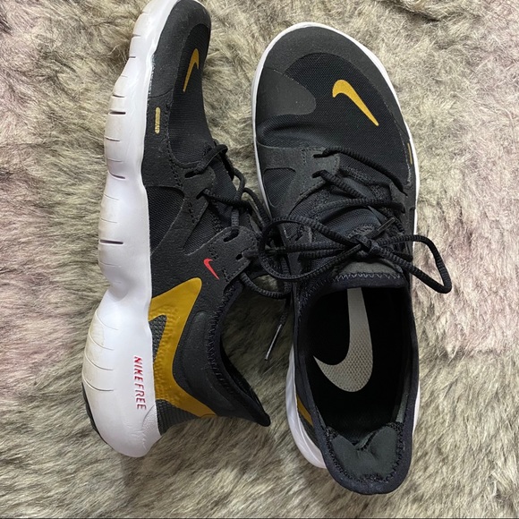 Nike Free Runs - Picture 2 of 7